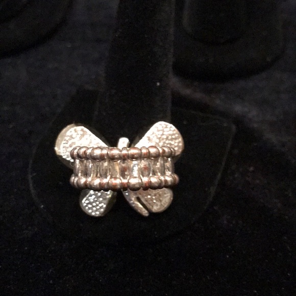 Beautiful Butterfly with Crystals Stretch Ring - Picture 5 of 6
